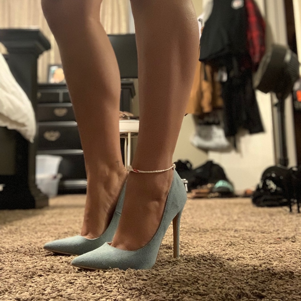 Size 6. Jean heels.